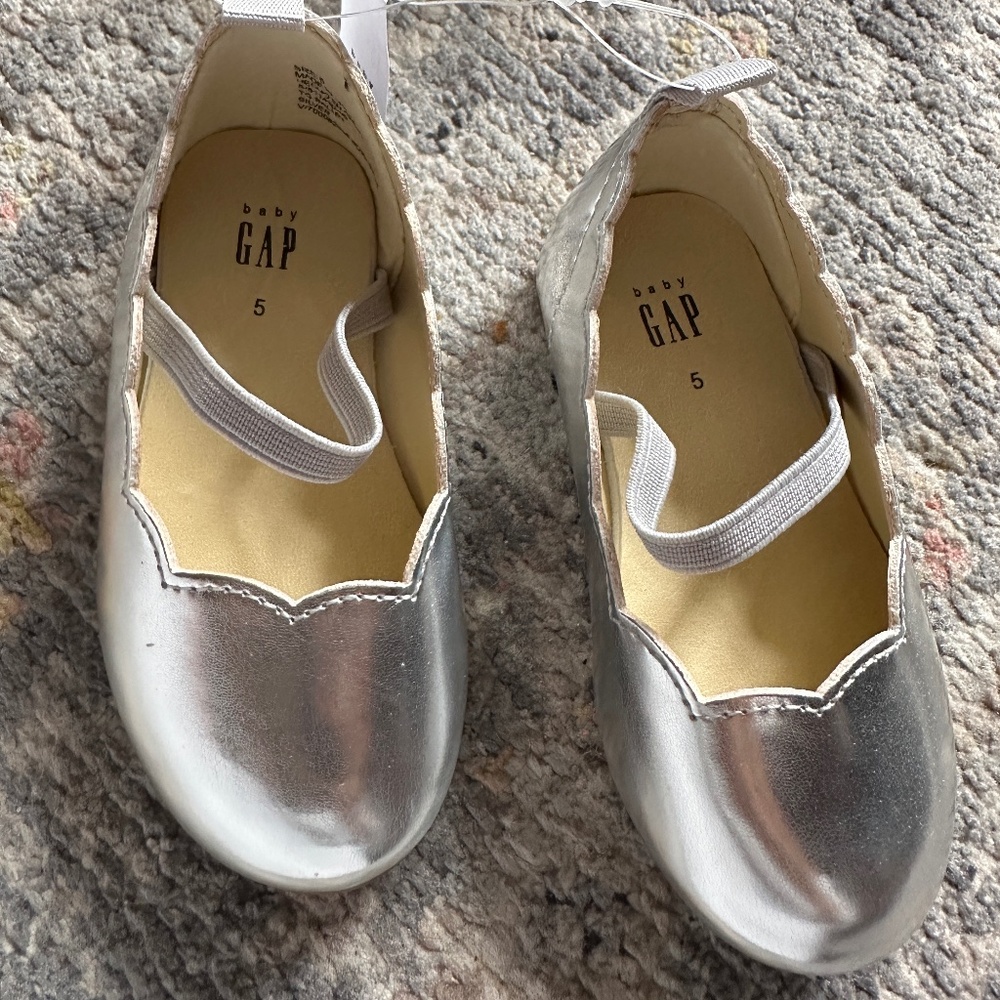 Toddler Scalloped Silver Ballet Slipper Dress Shoe